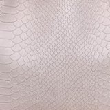 Světlá pudrová růž s ražbou