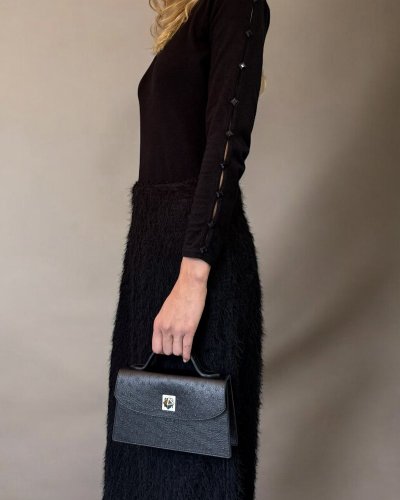 Elizabeth 2 - Barva: stříbrná se pštrosí ražbou