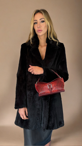 Scarlet - Barva: červená hadí