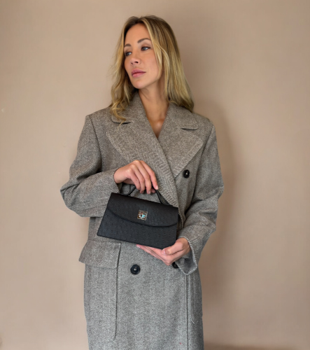 Elizabeth 2 - Barva: stříbrná se pštrosí ražbou