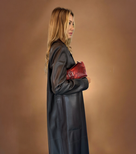 Scarlet - Barva: červená hadí