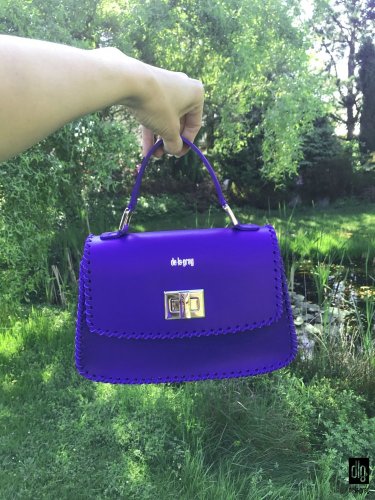 KABELKA - Meryl Blue s ručně obšitou klopnou - Barva: červená krokodýlí ražba
