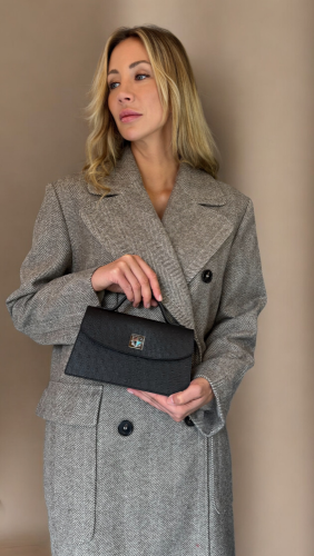 Elizabeth 2 - Barva: stříbrná se pštrosí ražbou