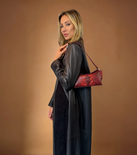 Scarlet - Barva: červená hadí